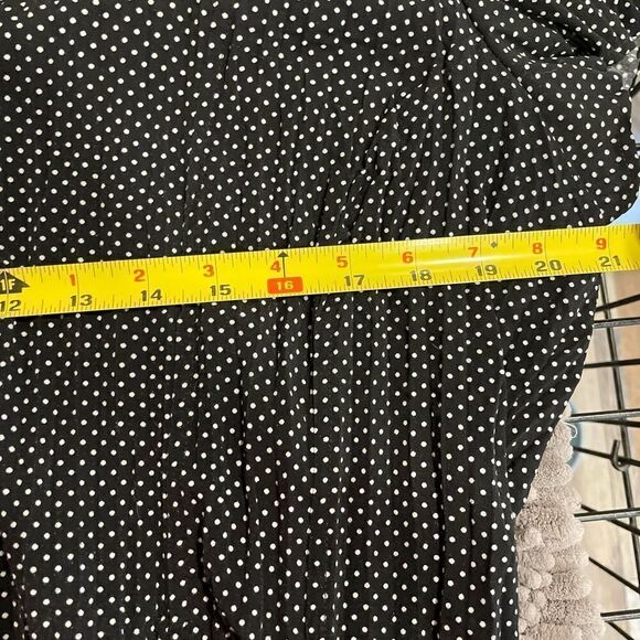 COMO STRETCH black &white polkadot top - Picture 3 of 6